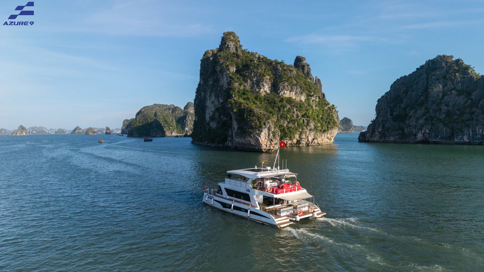Day tour | Enjoy the morning sightseeing in Ha Long Bay with Azure9 Yacht